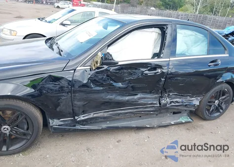 2014 Mercedes-Benz C 300 Sport 4Matic z USA, uszkodzony, nr VIN WDDGF8AB0ER307916